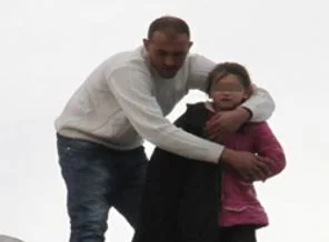 Bir değişik baba: Çocuğunu rehin aldı
