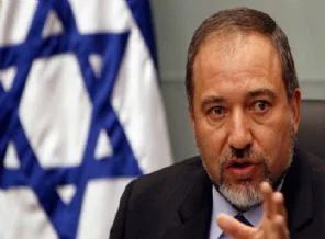 Camiye zorla giren Liberman'a öfke artıyor