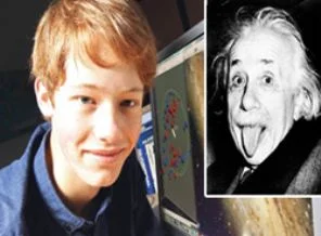 Einstein'a kafa tutuyor!