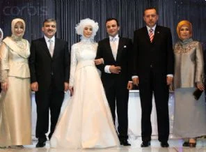 Emine Şenlikoğlu: First Lady'ler tesettürü bozdu