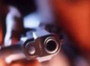 Hacze sinirlendi, sihalıyla iş yeri çalışanlarını rehin aldı