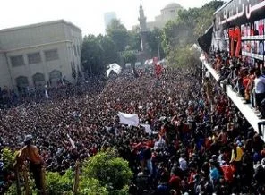 İdam kararlarına kanlı protesto (VİDEO)