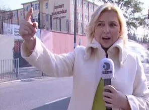 Kanal D muhabiri haberi gözyaşlarıyla verdi...