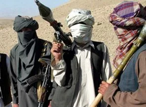 Karşıt gruplar çatıştı: 81 ölü