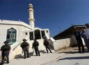 Kudüs'te bir camiye baskın düzenlendi