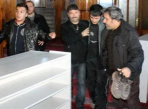 Müezzin polis, hırsızı yakaladı