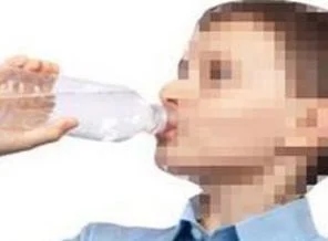 Öğrencilere ceza olarak bakın ne içirdi!