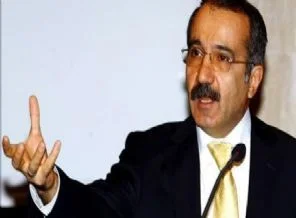 Öğretmenler okullara başörtülü girebilir