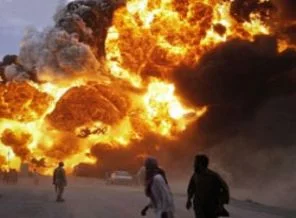 Pakistan'da bombalı saldırı: 21 ölü