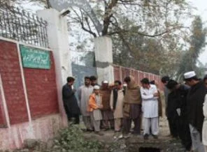 Pakistan'da okula bombalı saldırı