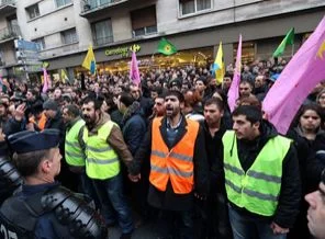 Paris suikasti protesto edildi