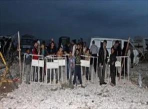 Suriye ordusundan kopuşlar sürüyor