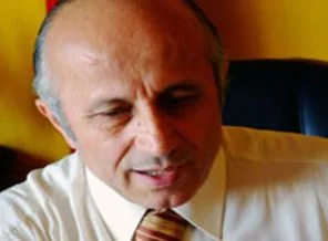 'Türkiye'deki ezan İslam'ın yasakladığı şekilde!'