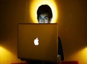 Ünlü internet eylemcisi intihar etti