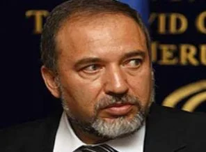 Avigdor Lieberman hakim karşısında