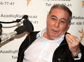 Azeri yazar bir şey söyledi, Azerbaycan ayağa kalktı