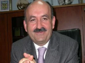 Bakan'dan sigara bırakana takım elbise