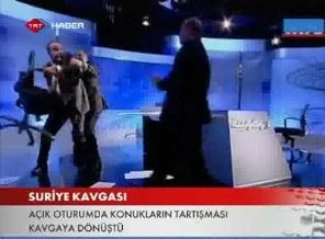 Canlı yayında birbirlerine girdiler!(VİDEO)