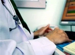 Doktorların gelirleri yarı yarıya azalacak!