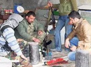 Ev ve el yapımı bombalarla direniyorlar!