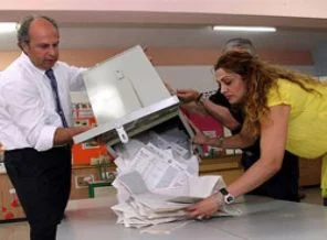 Güney Kıbrıs'ta oy verme işlemi bitti