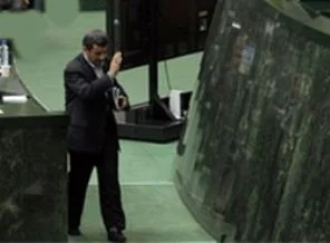 İran Meclis'inde kavga: Ahmedinejad Meclis'i terk etti