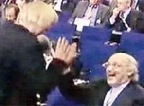İranlı elçiyle niye 'Çak' yaptı