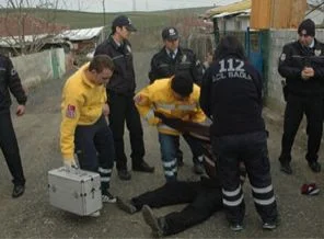 Kaçan kızı yüzünden az daha kendini yakıyordu