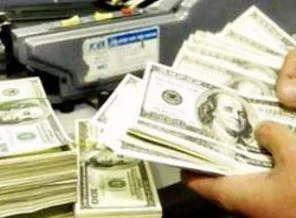Kadının midesinden 31 bin dolar çıktı