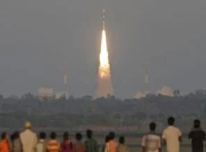 Kanada ilk askeri uydusunu gönderdi