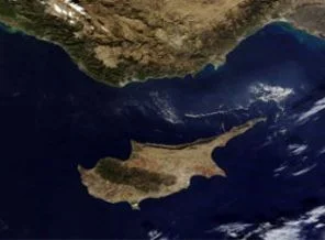 'Kıbrıs'taki mali kriz, birleşme için fırsat olabilir'