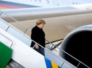 Merkel'in çantasında ne var?