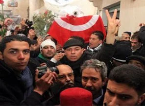 Muhalif lider uğurlanıyor