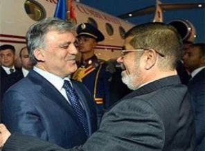 Mursi, Gül'ü kapıda karşıladı