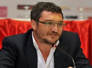 'Özkök Türklüğü bıraksın ben de...'