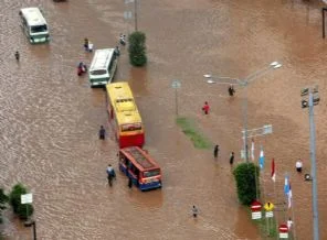 Sel felaketi 15 can aldı