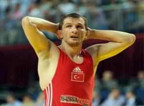 Şeref Tüfenk, yarı finalist oldu