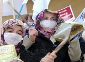 Termik santrale tenekeli protesto