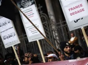 Tunuslular'dan Fransa'ya: Defol!