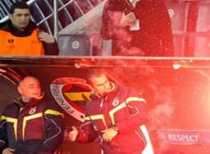 UEFA'dan Fenerbahçe'ye paraşütlü ceza