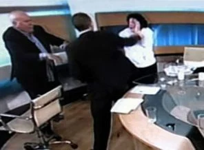 Vekile tokat dokunulmazlığı kaldırttı