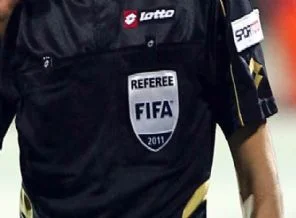 6 kırmızı gösteren hakemi kovaladılar