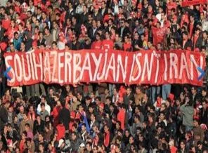 Azerbaycan taraftarından İran'ı kızdıran pankart