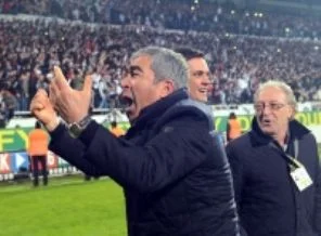 Beşiktaş'ta derbi galibiyeti menemen ile kutlandı