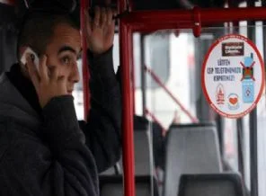 Cep sohbetleri çevredikeri sinirlendiriyor