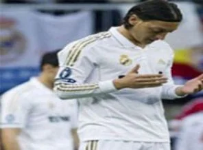 Kuran'ı Mesut okuyor , Ronaldo dinliyor