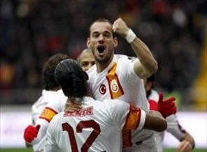 Lider Galatasaray kayıpsız döndü