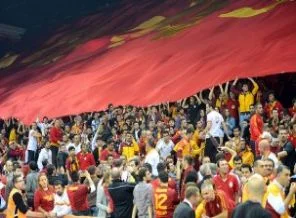 Olaylı basketbol maçı gecikmeli başladı