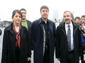 'PKK-BDP', 'IRA-Sinn Fein' denklemi birbirine uyuyor mu?