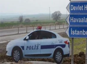 Polis aracının maketi bile yetti